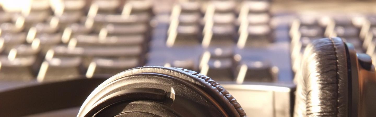 Banner con foto de auriculares